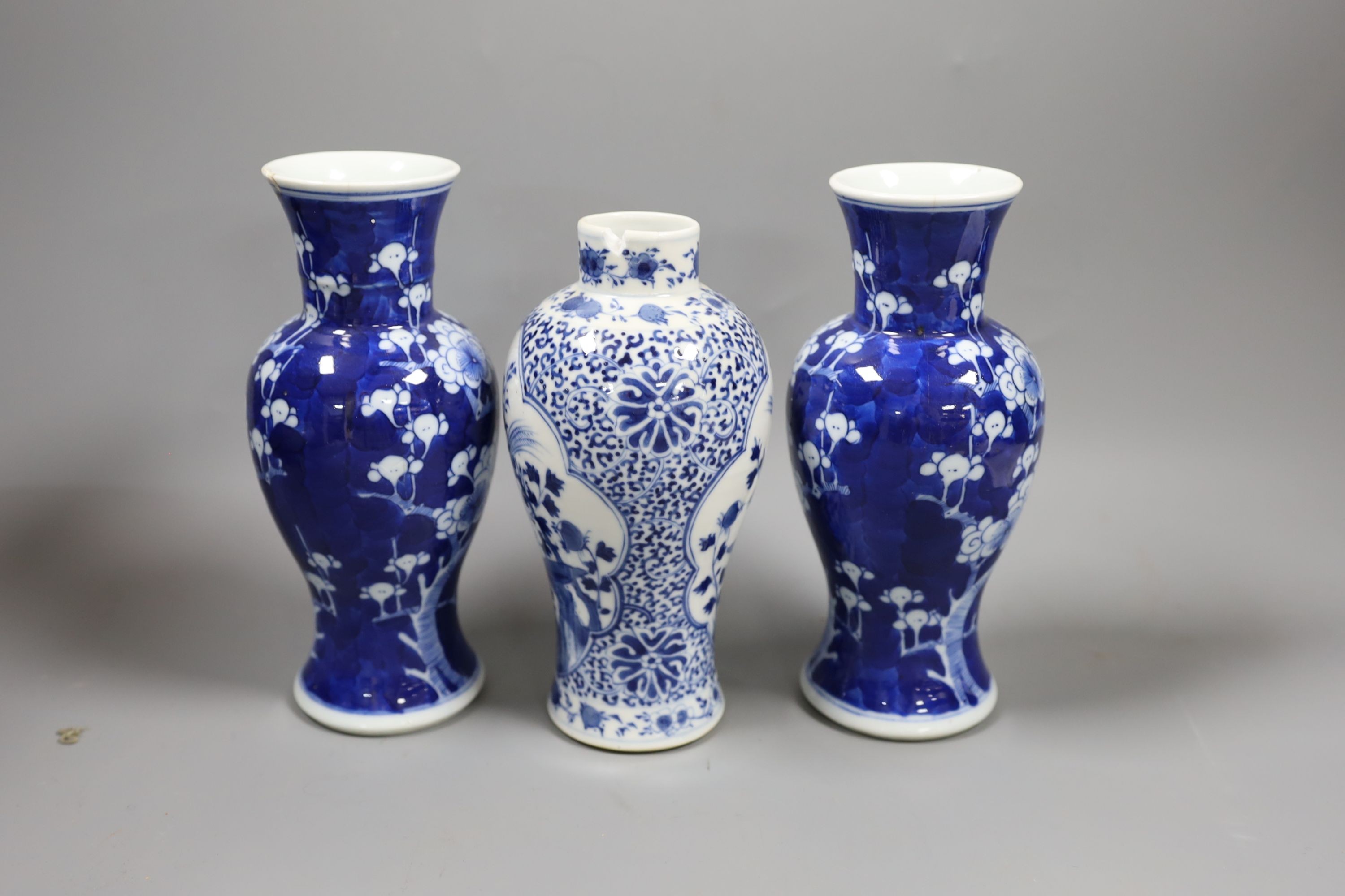 Three Chinese blue and white vases, late 19th/early 20th century, the tallest 19.5 cm